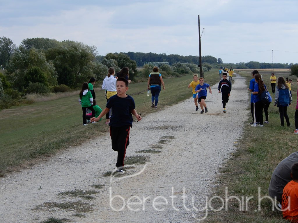 Mezei futóbajnokság Berettyóújfaluban 70